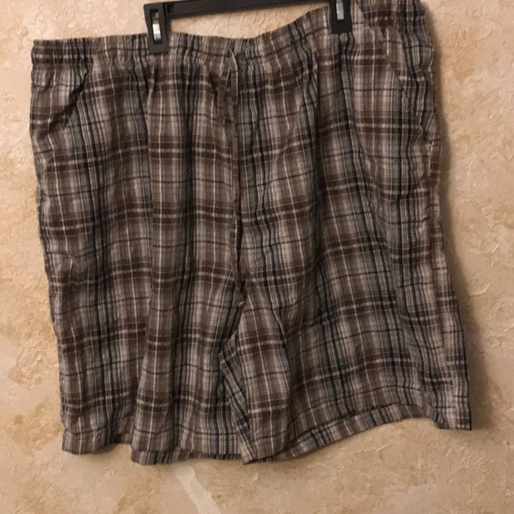 Cute plus size seersucker plaid shorts